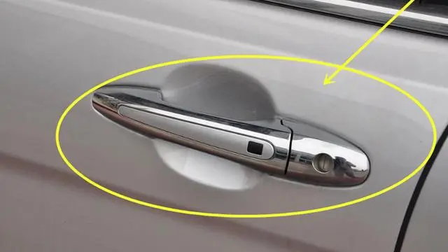 How to change the door handle of the car?