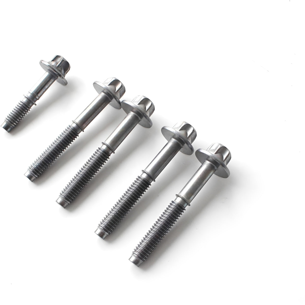 Set of mounting screws for oil filter housing